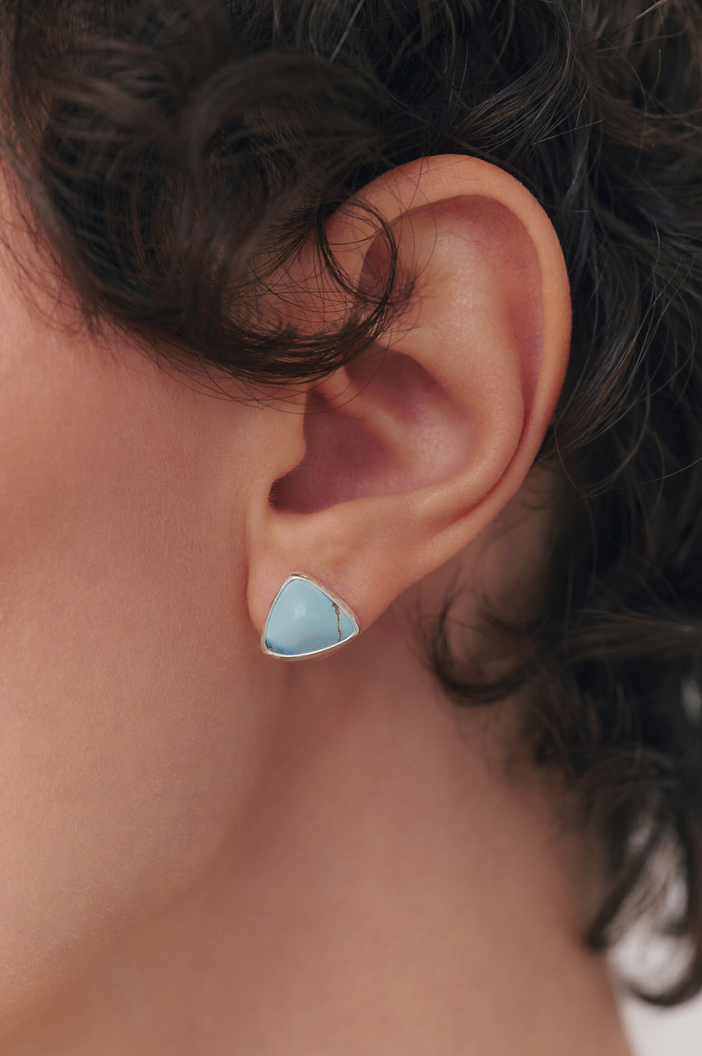 Пусеты с бирюзой треугольные