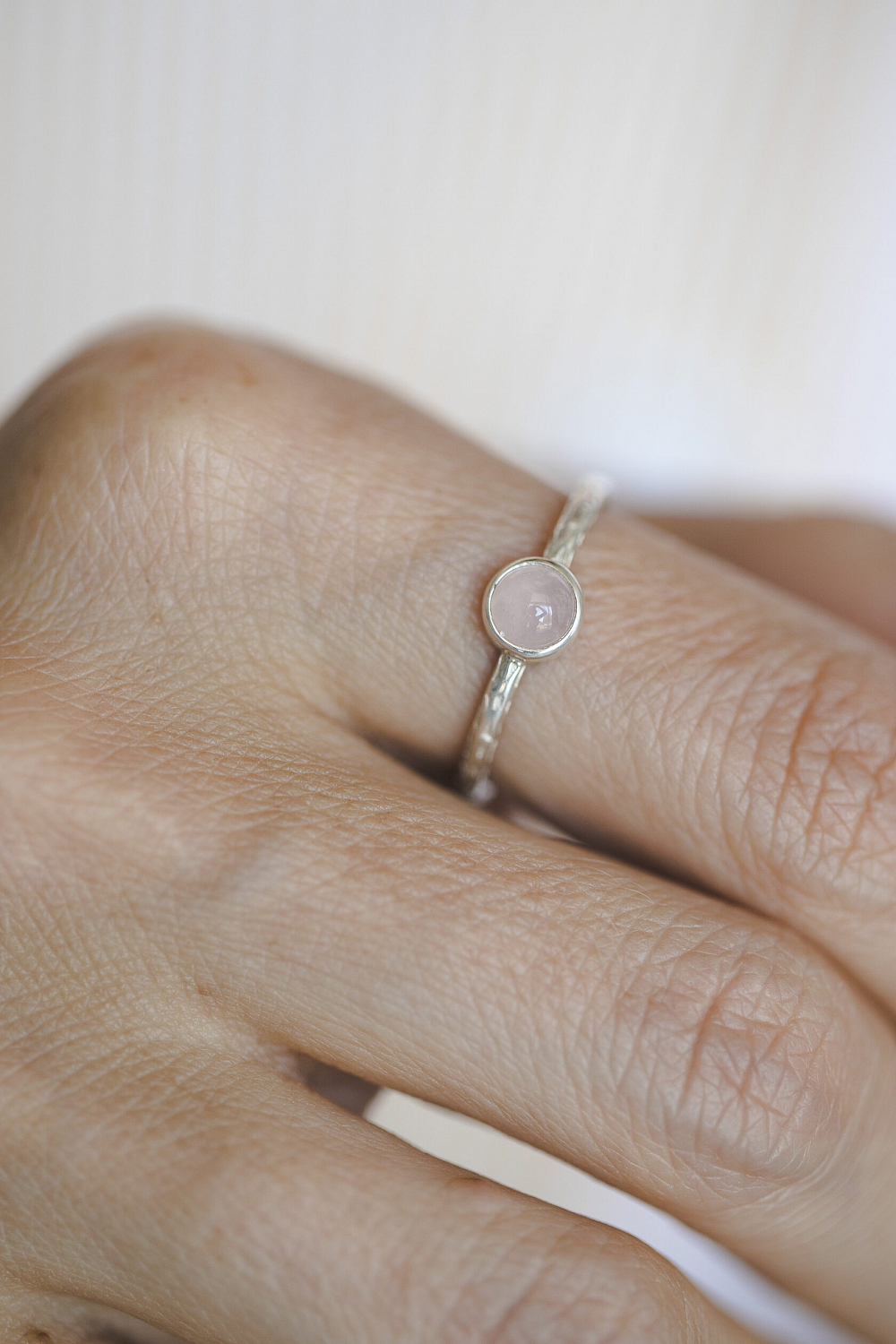 Кольцо с розовым кварцем