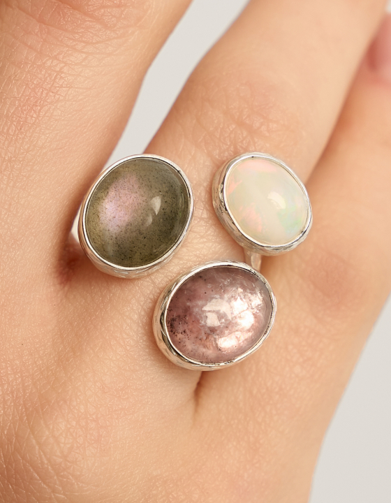 Кольцо с лабрадоритом, лепидолитом и эфиопским опалом