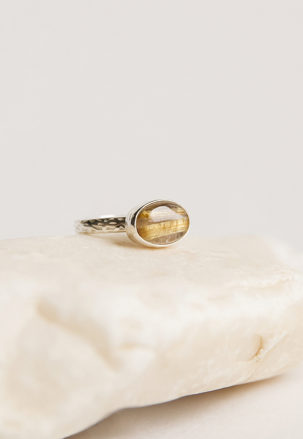 Кольцо с рутиловым кварцем