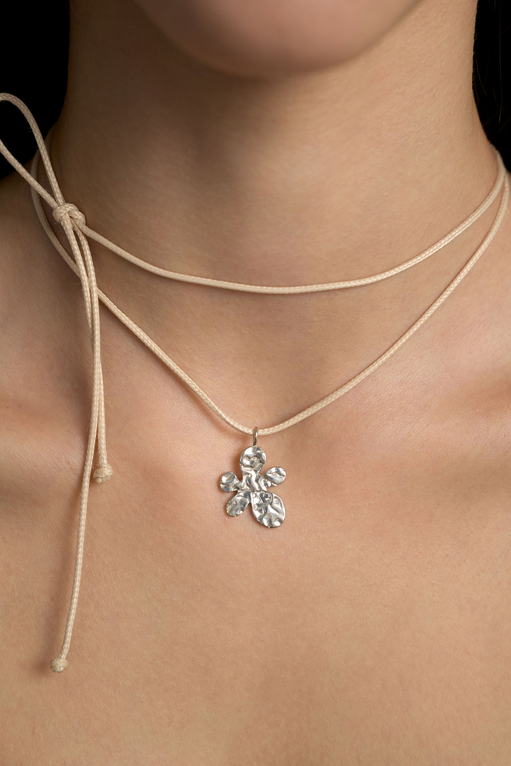 Подвеска на шнуре Флора