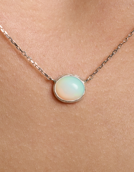 Подвеска с эфиопским опалом