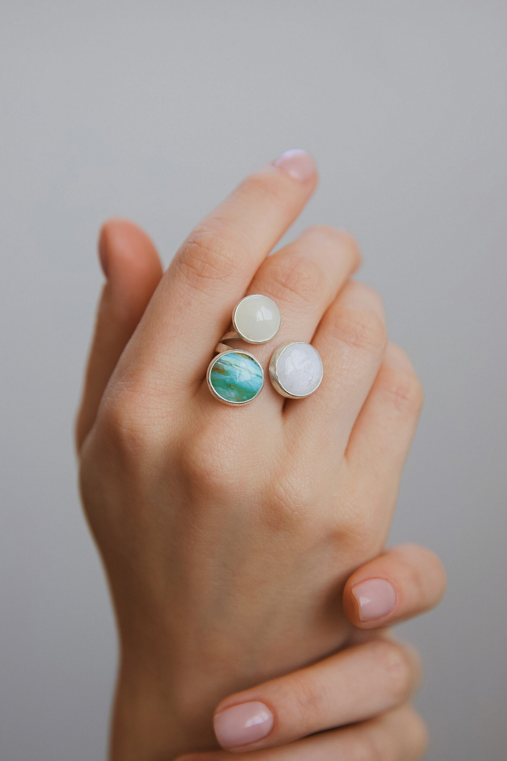 Кольцо с беломоритом, перламутром и перуанским опалом