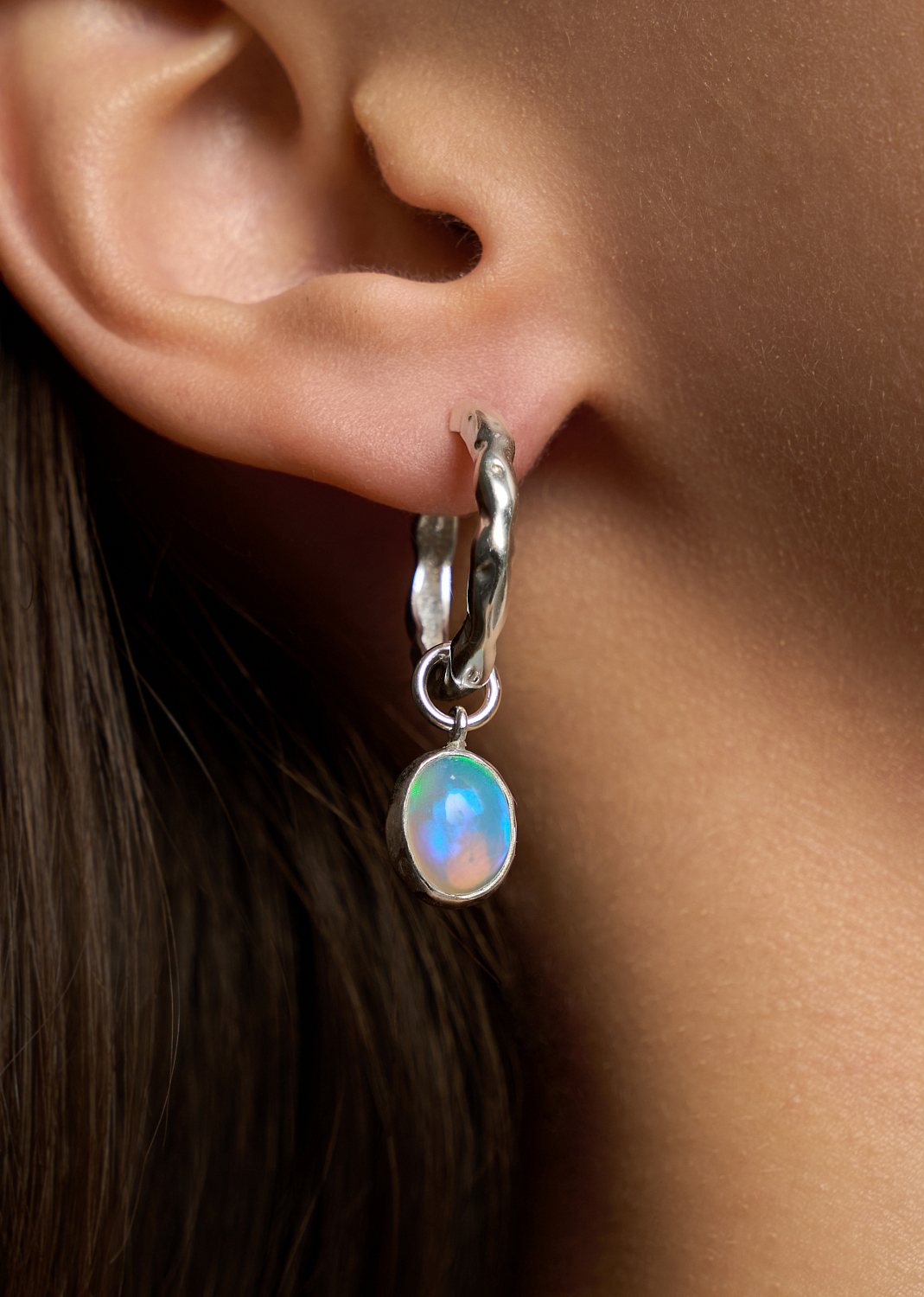 Джемс с эфиопским опалом