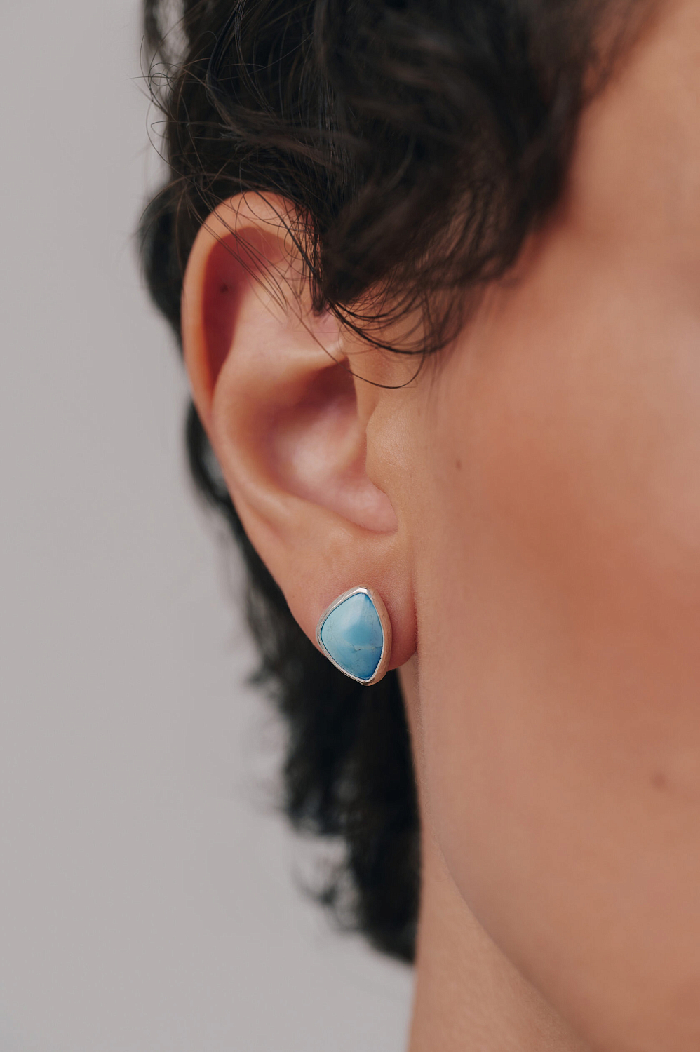 Пусеты с бирюзой треугольные