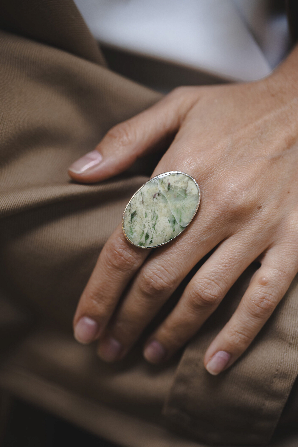 Кольцо с везувианитом