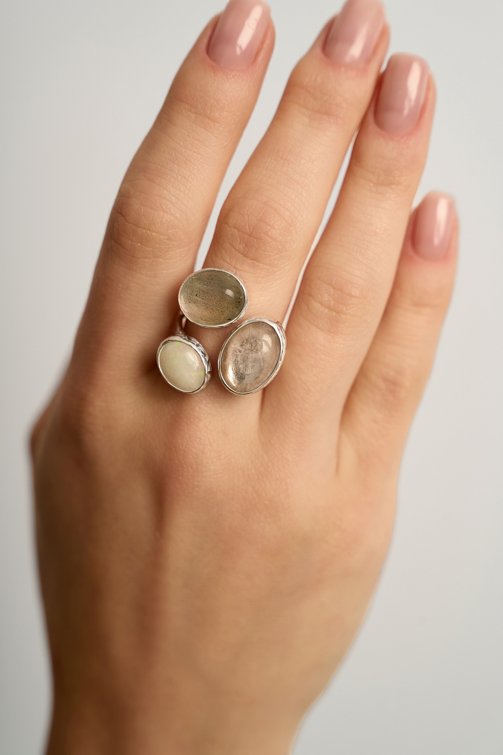 Кольцо с лепидолитом, лабрадоритом и эфиопским опалом