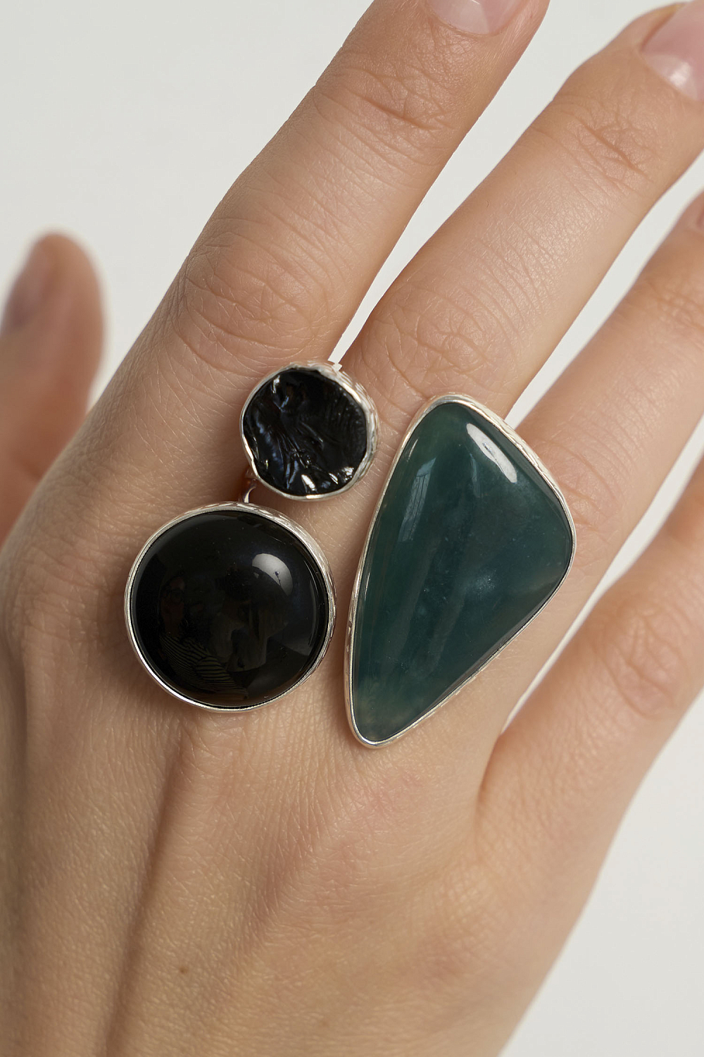 Кольцо с морским офитом, шпинелью и черным агатом