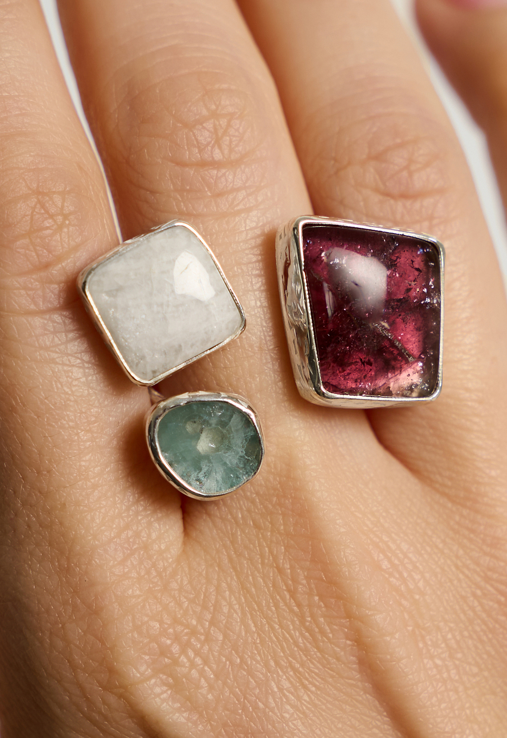 Кольцо с турмалином, беломоритом и аквамарином