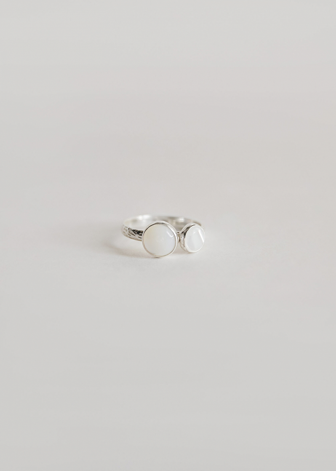 Кольцо с перламутром