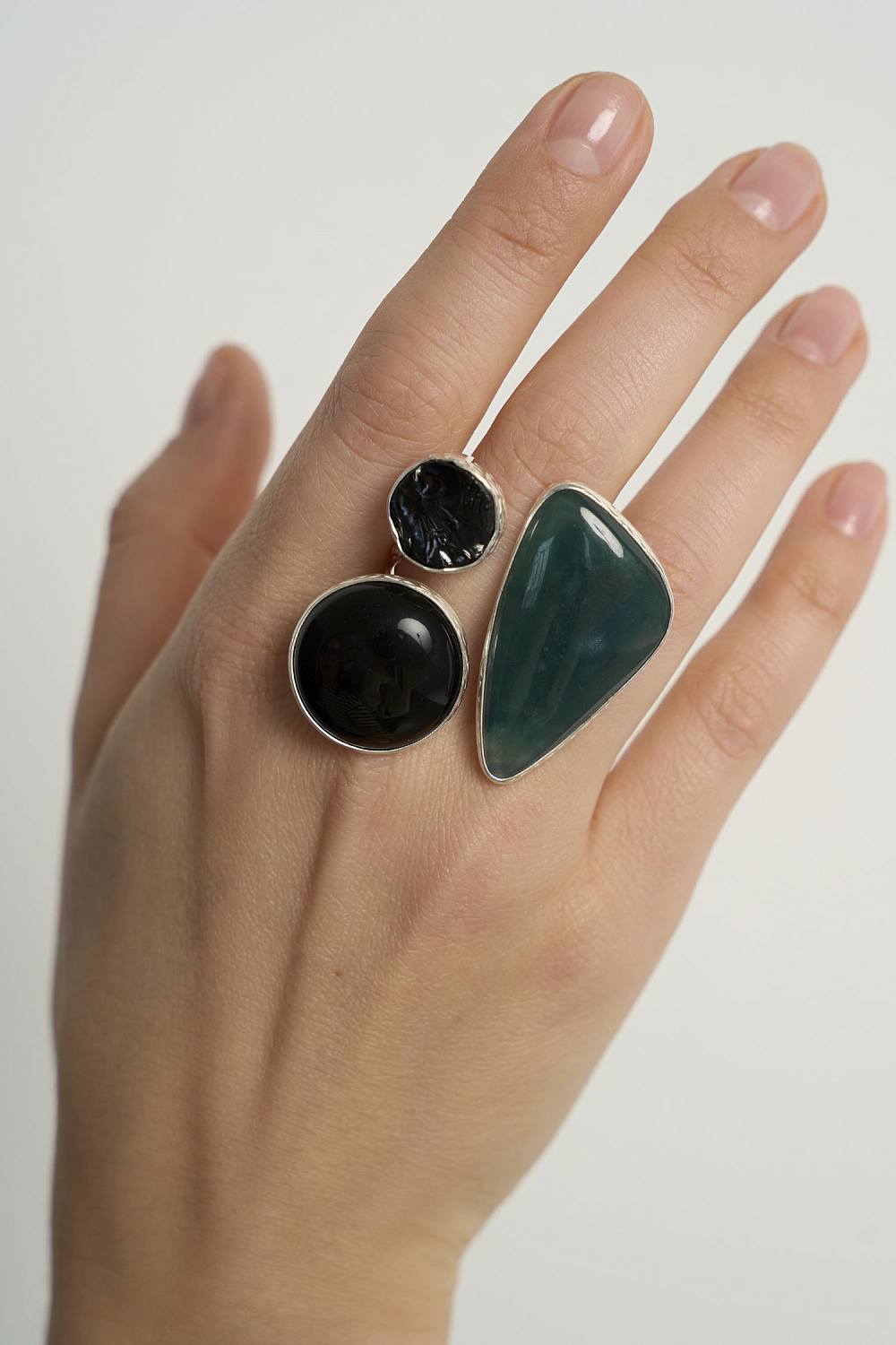 Кольцо с морским офитом, шпинелью и черным агатом