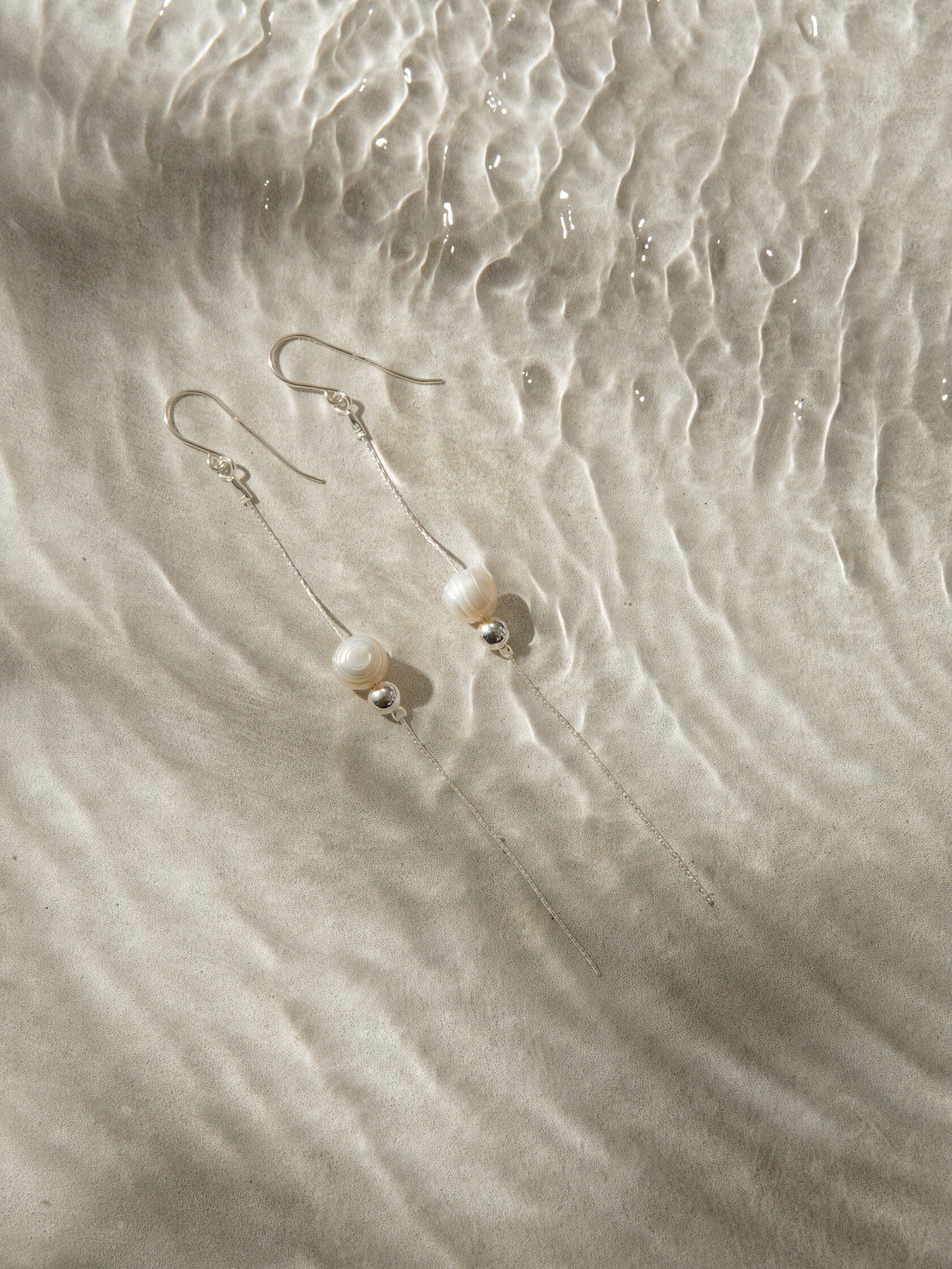 Серьги-цепочки с жемчугом и серебряной бусиной