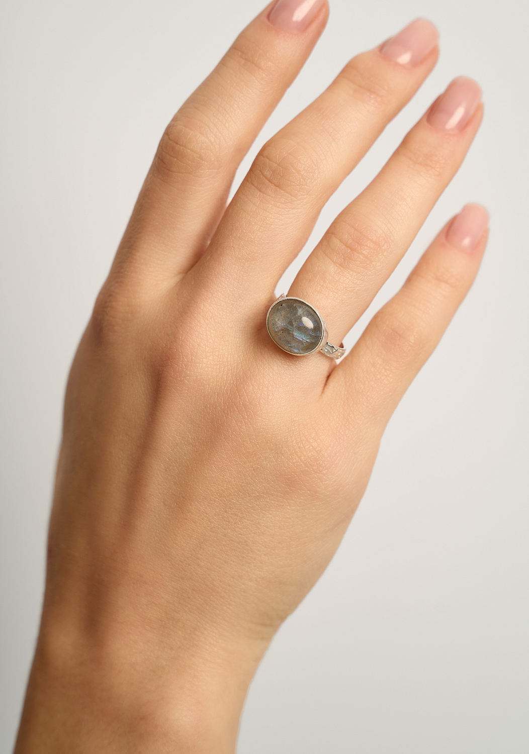 Кольцо с лабрадоритом