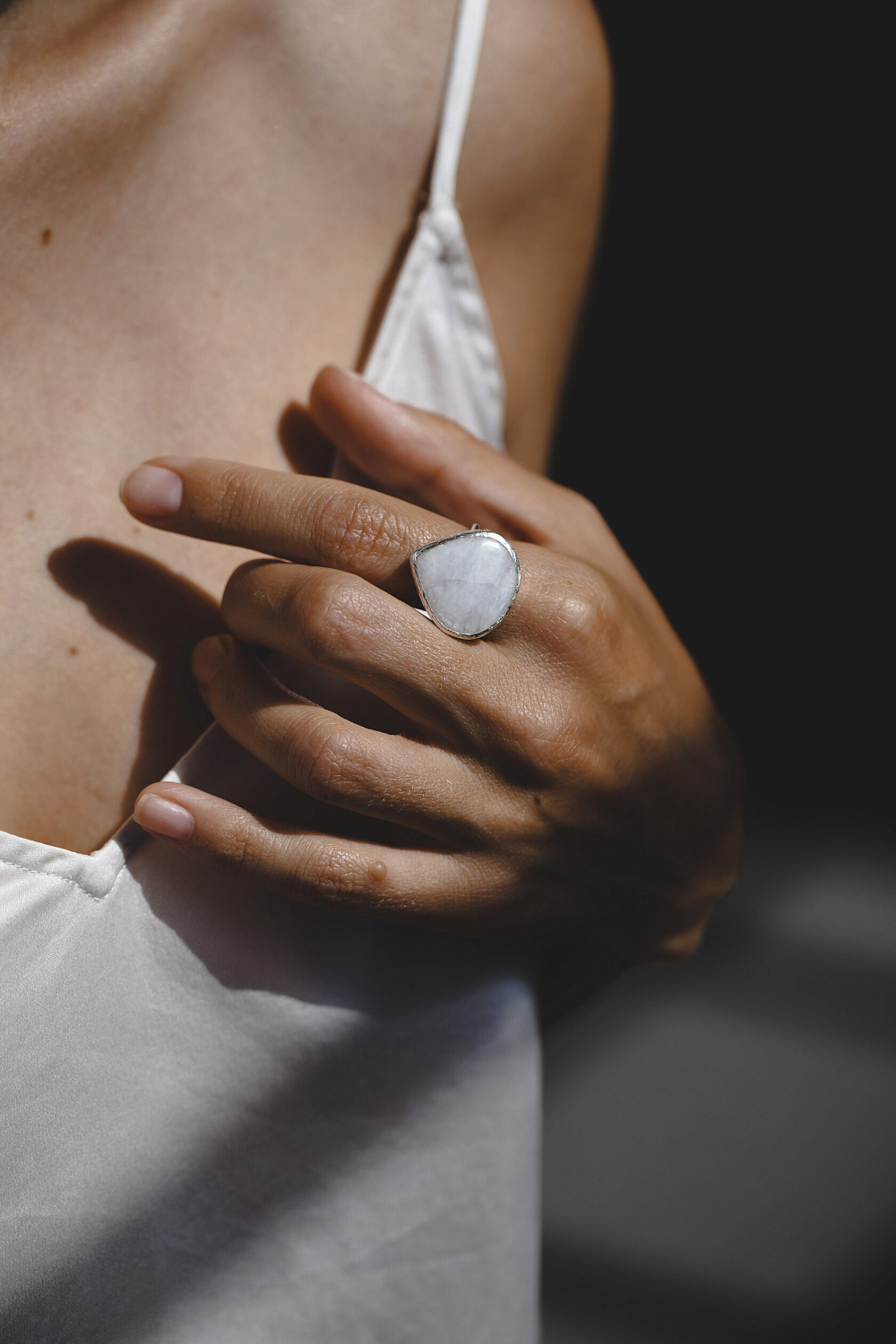 Кольцо с беломоритом