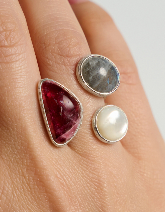 Кольцо с турмалином, перламутром и лабрадоритом