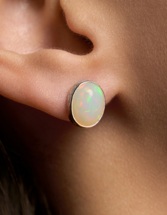 Пусеты с эфиопским опалом