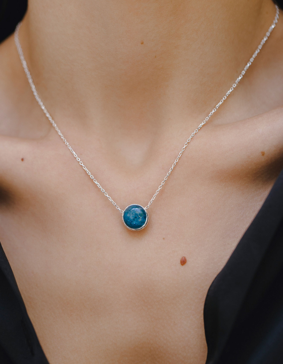 Подвеска с апатитом