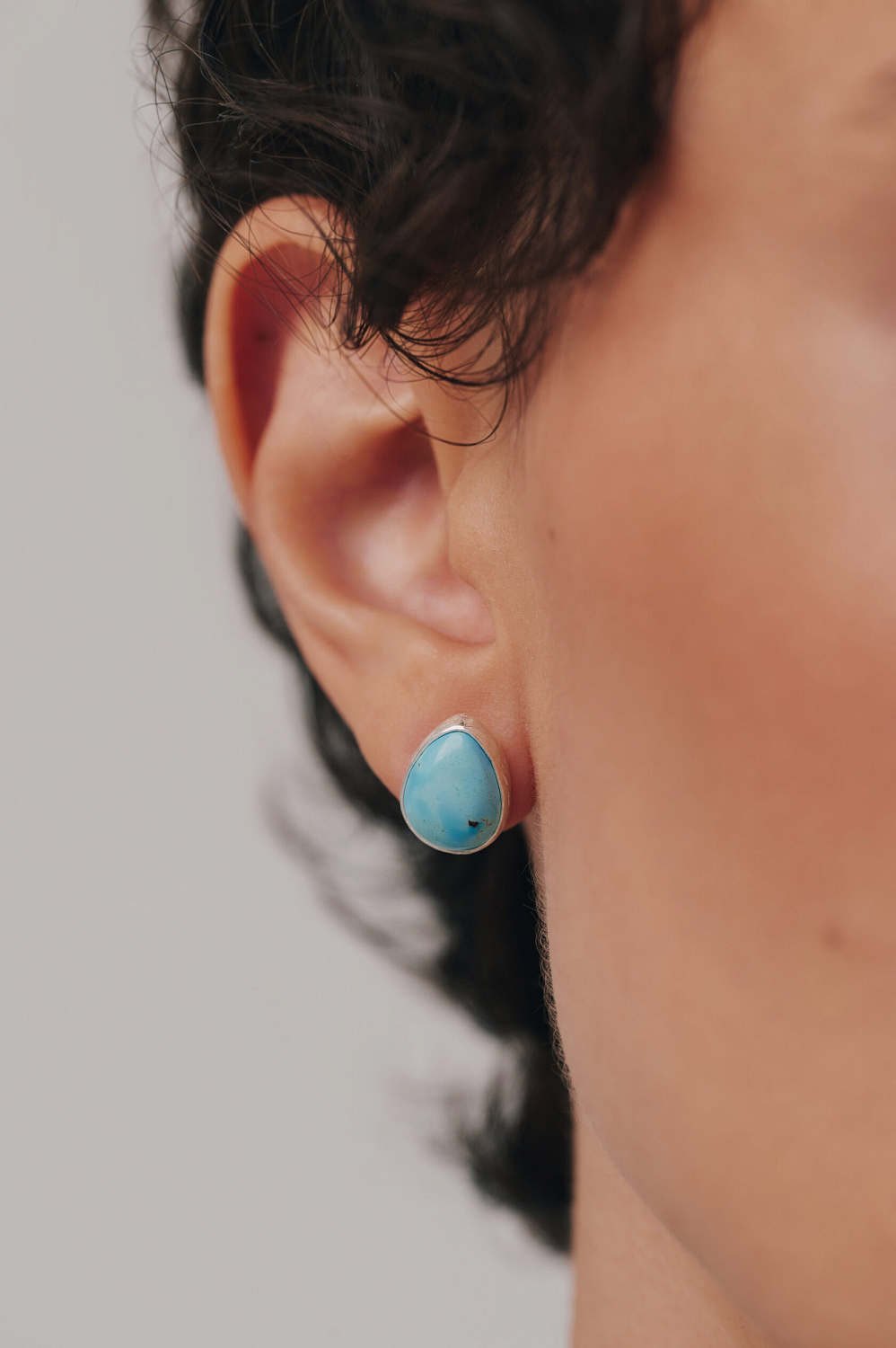 Пусеты с бирюзой асимметричные