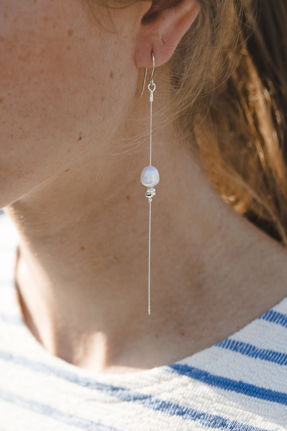 Серьги-цепочки с жемчугом и серебряной бусиной
