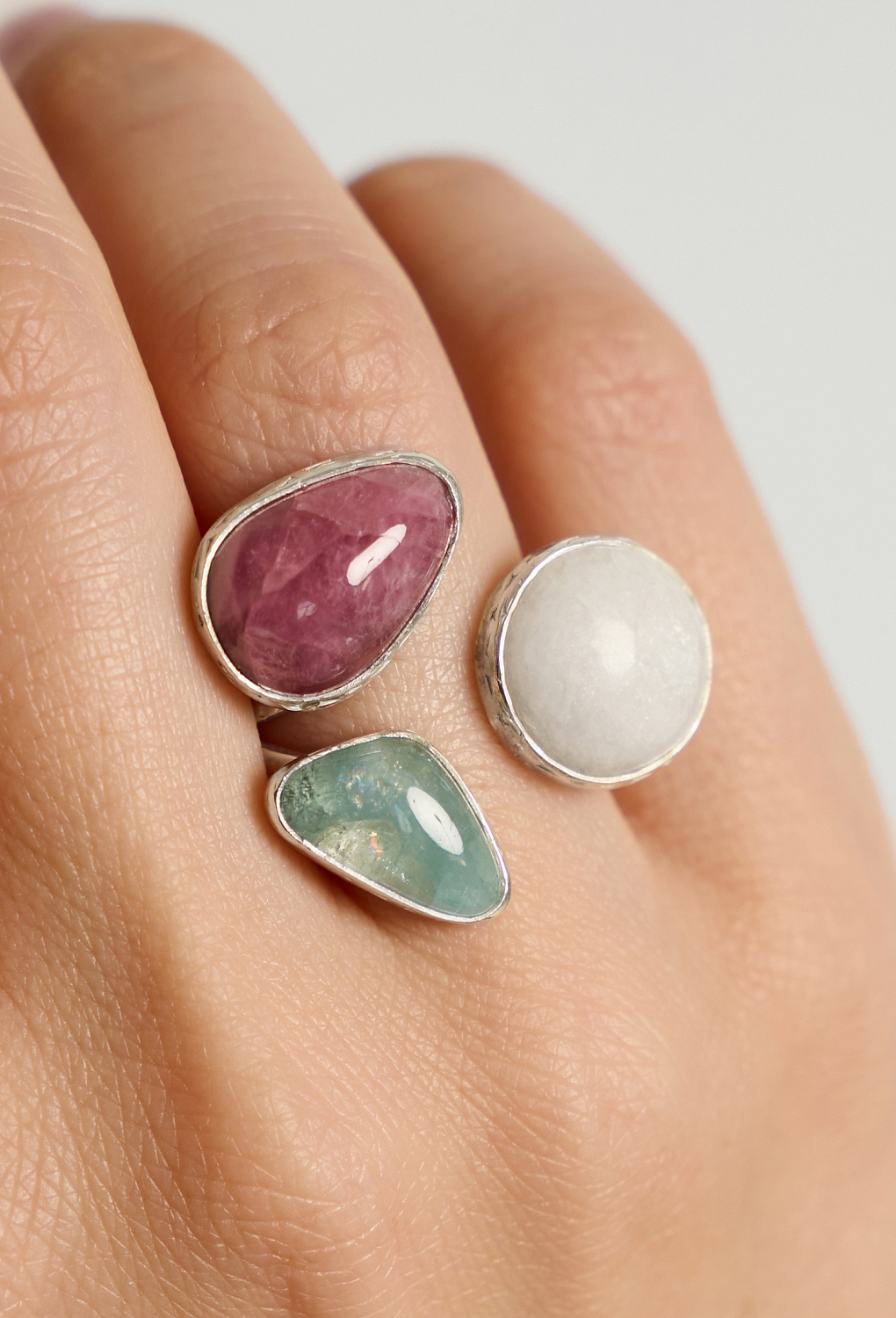 Кольцо с беломоритом, турмалином и аквамарином