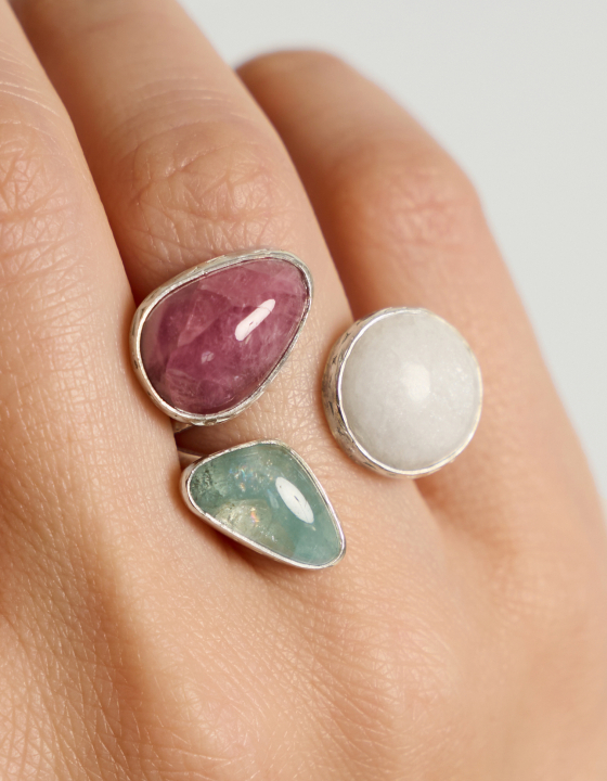 Кольцо с беломоритом, турмалином и аквамарином