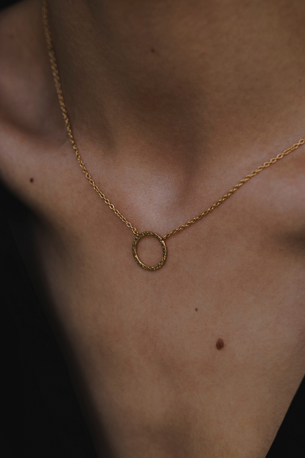 Подвеска с мятым кругом