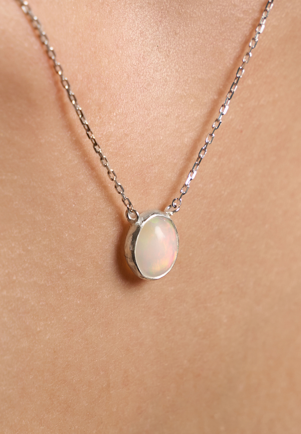 Подвеска с эфиопским опалом