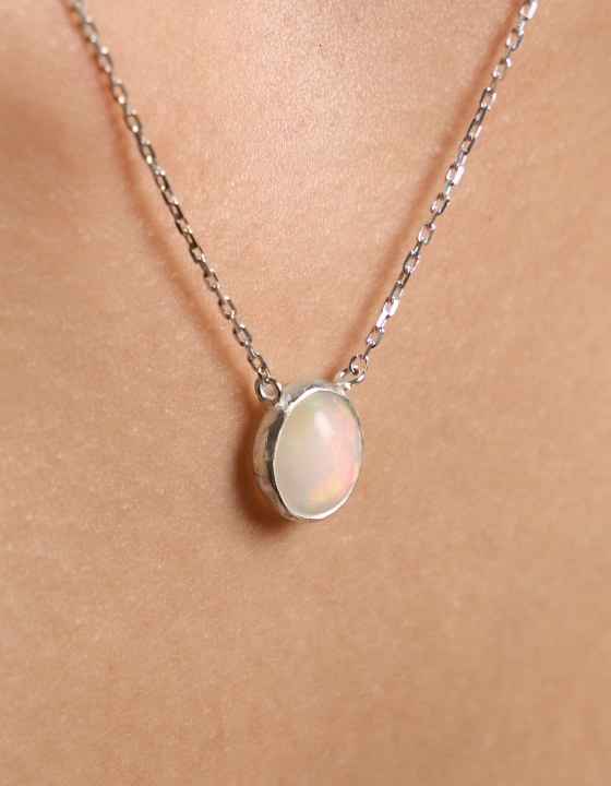 Подвеска с эфиопским опалом