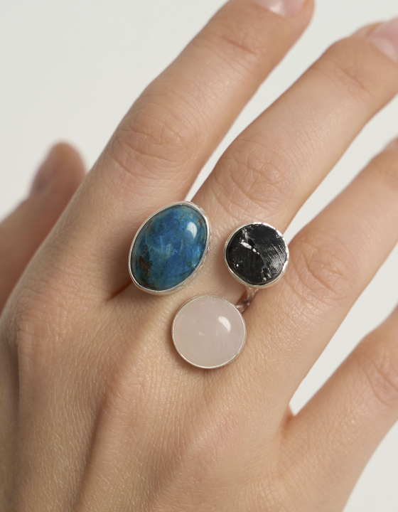 Кольцо с апатитом, розовым кварцем и шпинелью