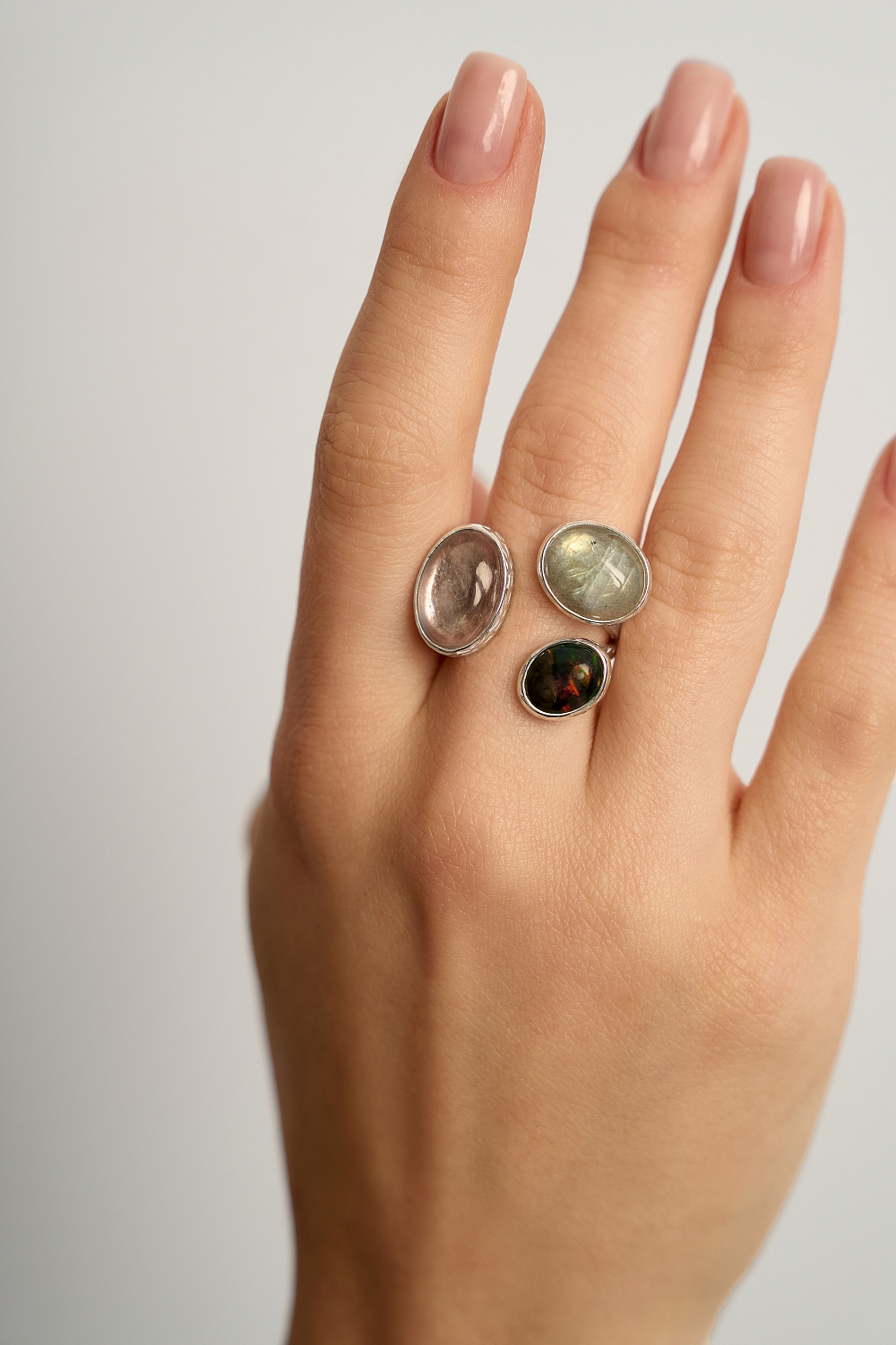 Кольцо с лепидолитом, лабрадоритом и эфиопским опалом