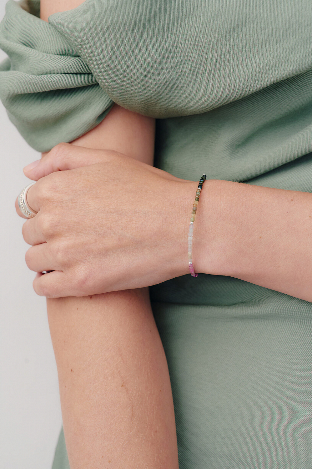 Браслет с бусинами турмалина