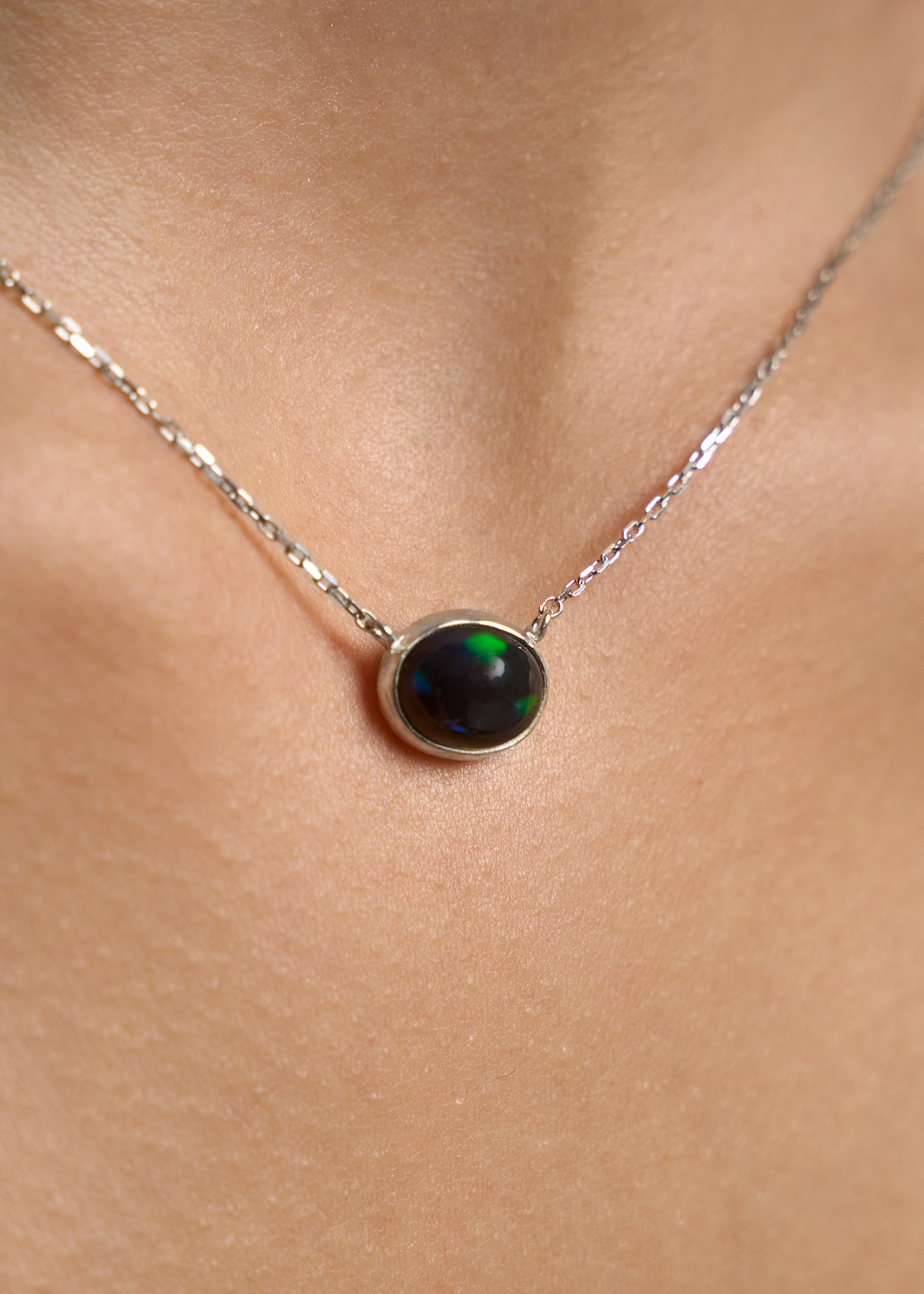 Подвеска с эфиопским опалом