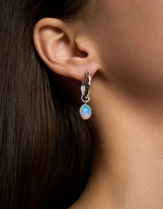 Джемс с эфиопским опалом