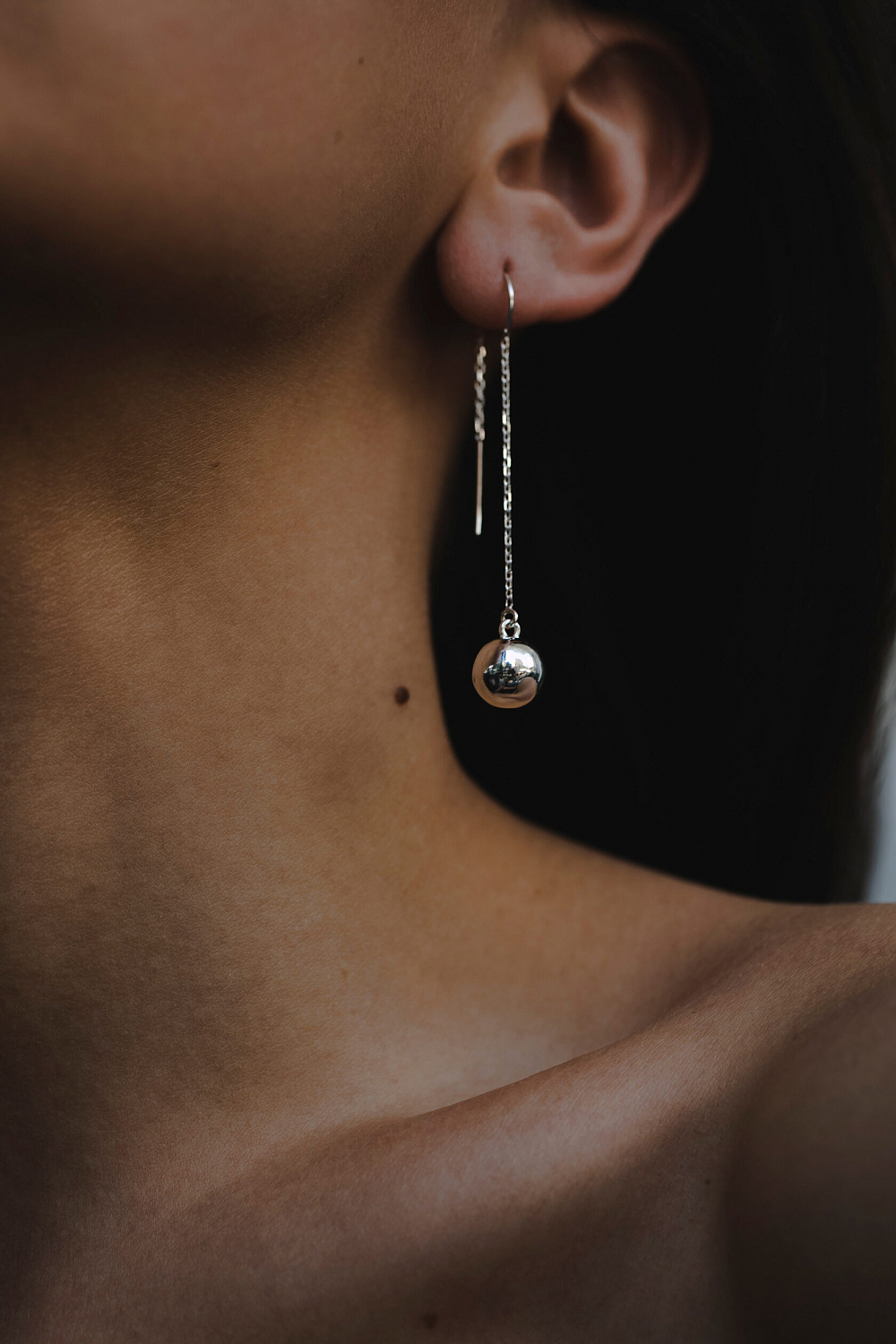 Серьги-цепочки с серебряной бусиной