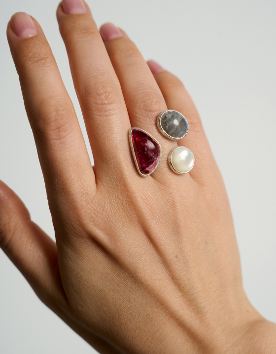 Кольцо с турмалином, перламутром и лабрадоритом