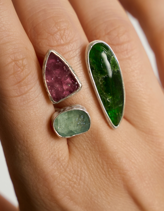 Кольцо с хромдиопсидом, турмалином и аквамарином