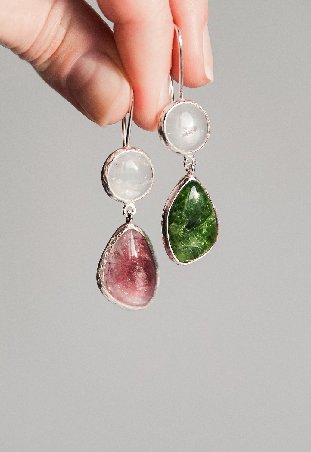 Серьги с горным хрусталем, хромдиопсидом и турмалином