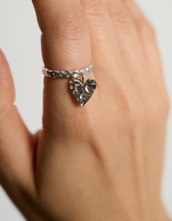 Кольцо с подвеской сердце