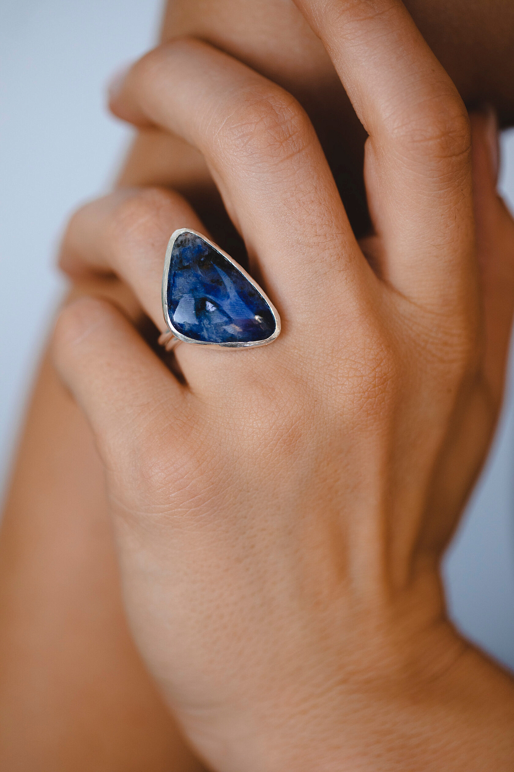 Кольцо с содалитом