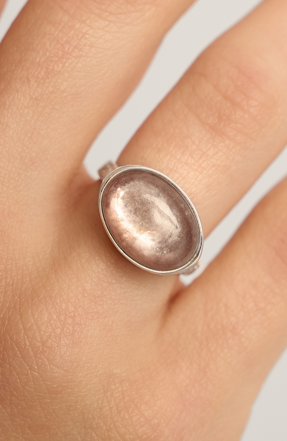 Кольцо с лепидолитом