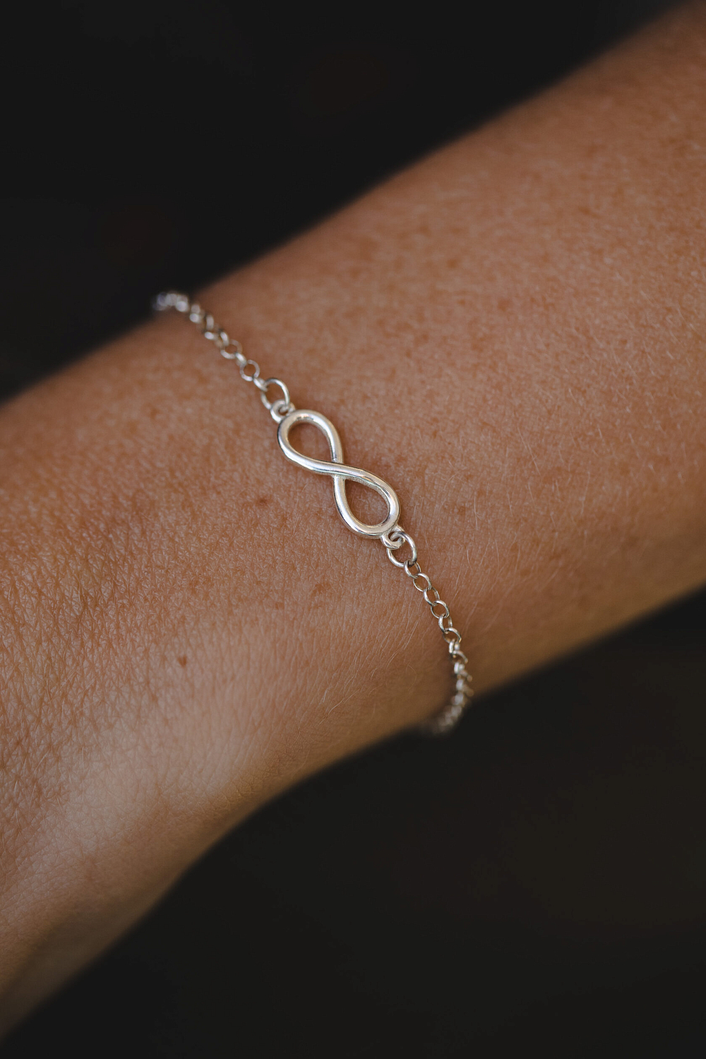 Браслет с маленькой бесконечностью