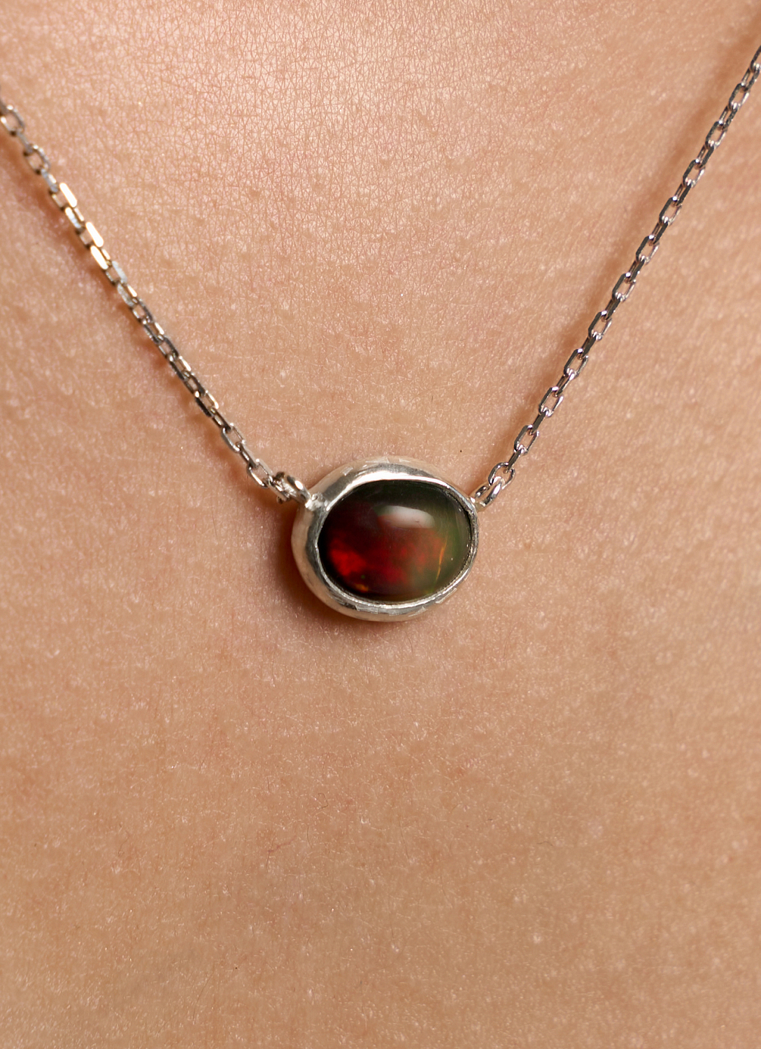 Подвеска с эфиопским опалом