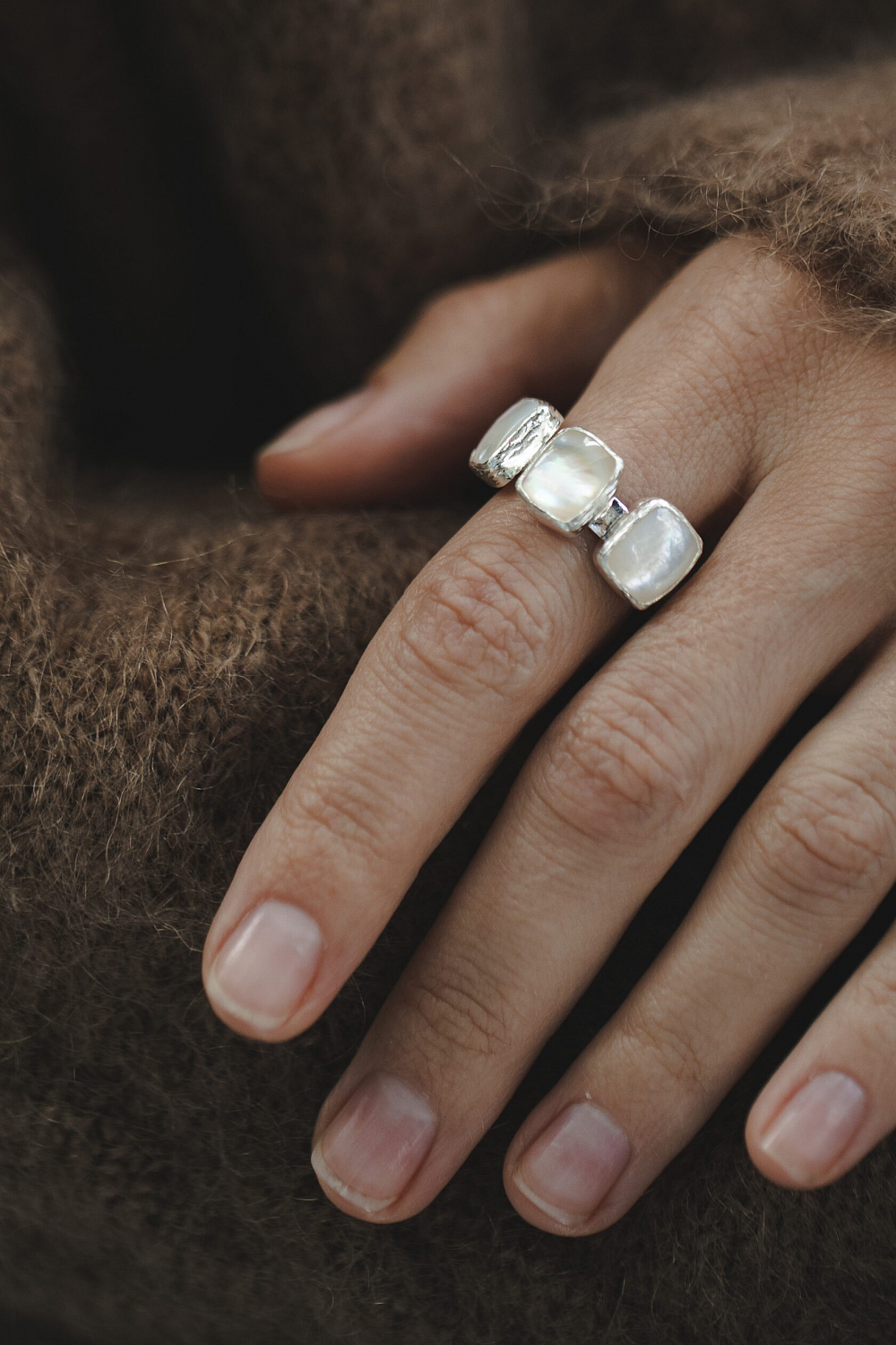 Кольцо с перламутром