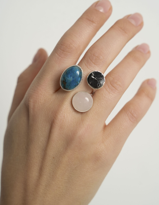 Кольцо с апатитом, розовым кварцем и шпинелью