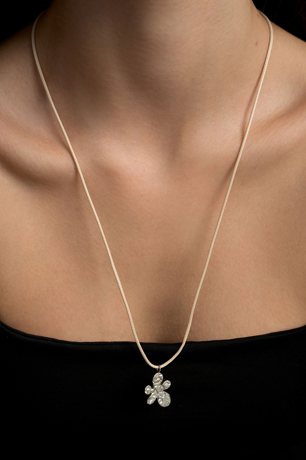 Подвеска на шнуре Флора