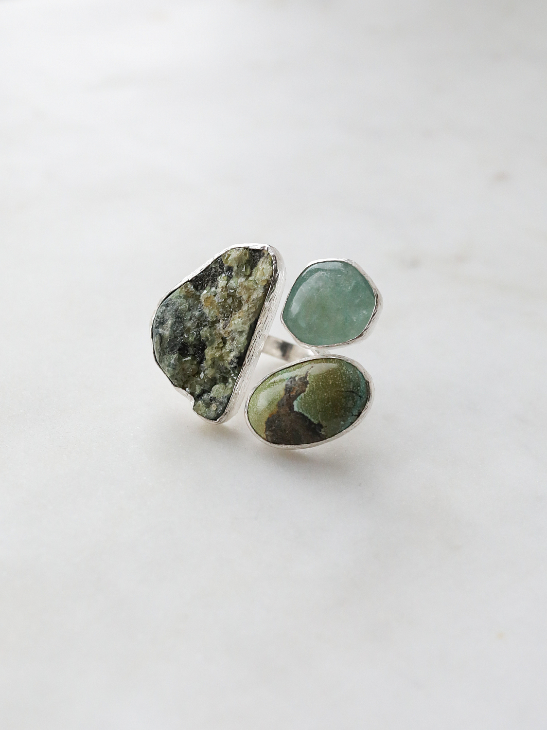 Кольцо с халцедоном, аквамарином и бирюзой