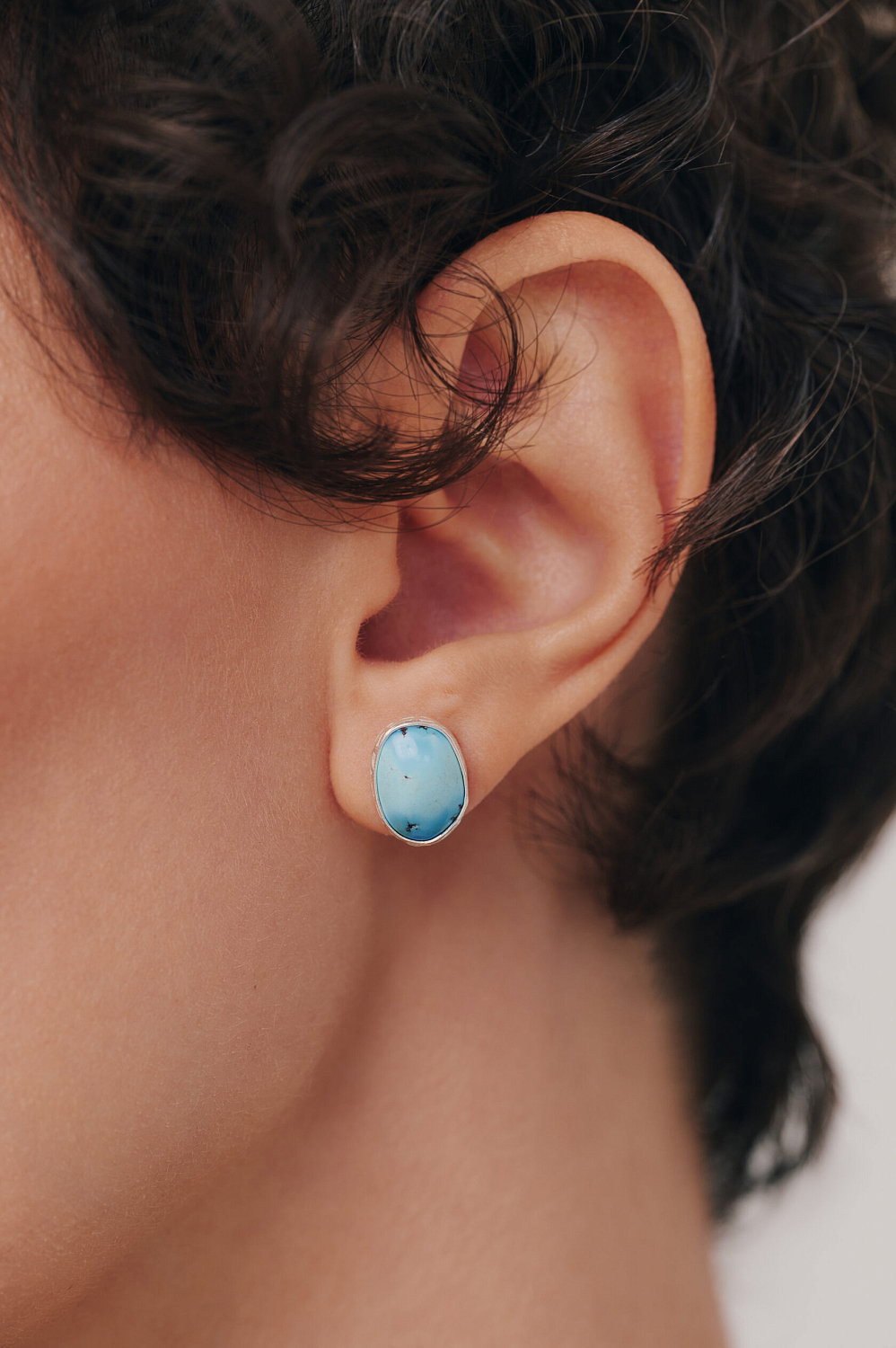 Пусеты с бирюзой асимметричные