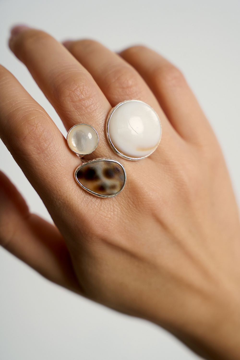 Кольцо с перламутром