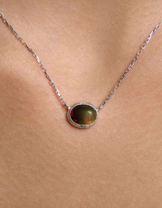 Подвеска с эфиопским опалом