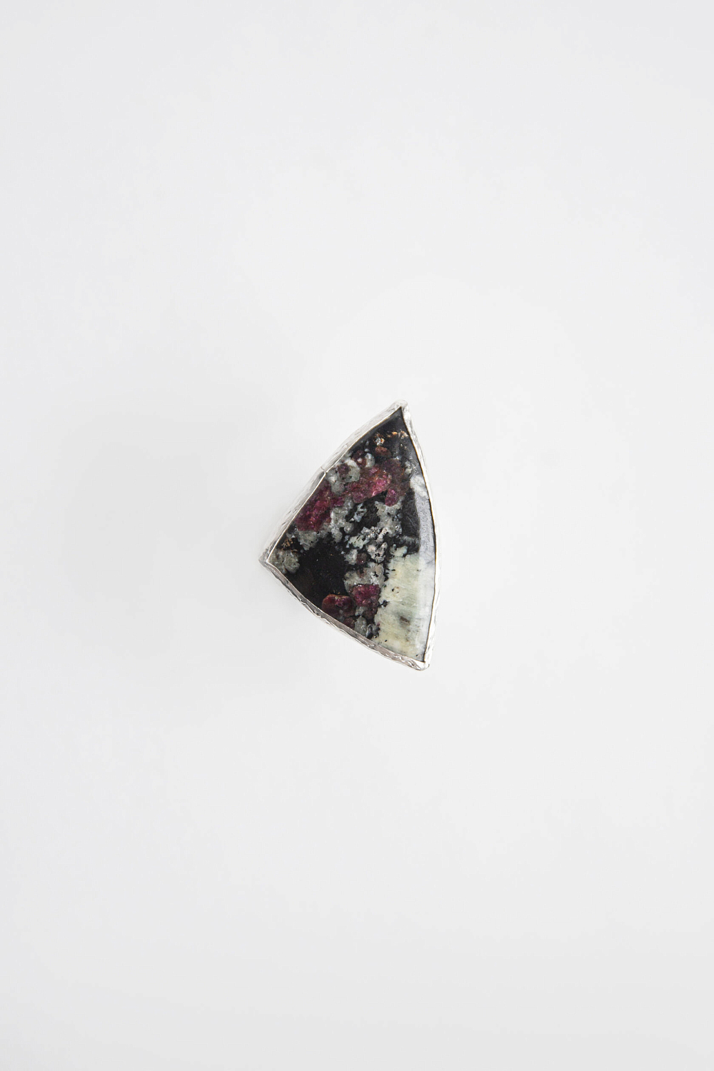 Кольцо с корундом